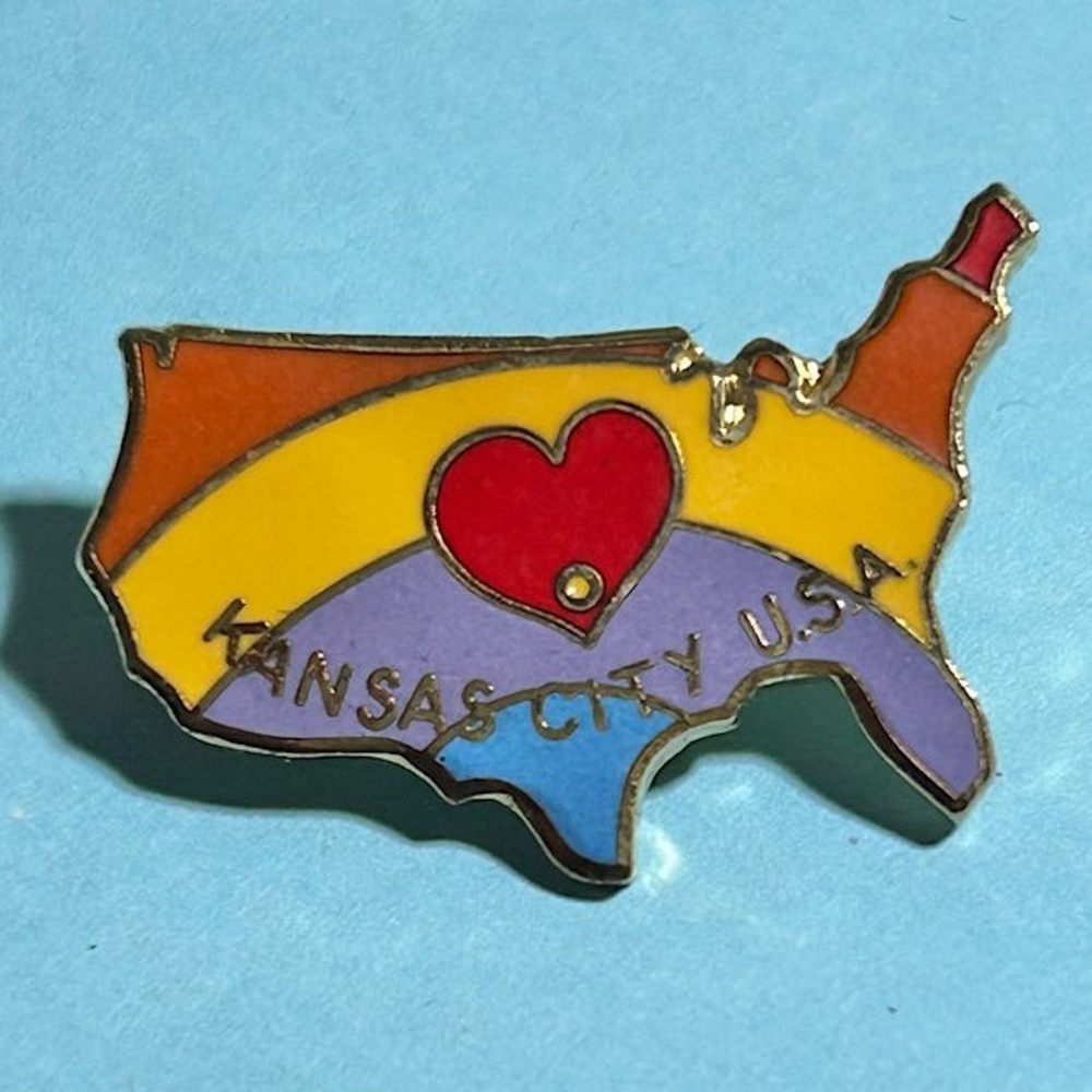 Kansas City , Heart of America collectible, souvenir , travel pin